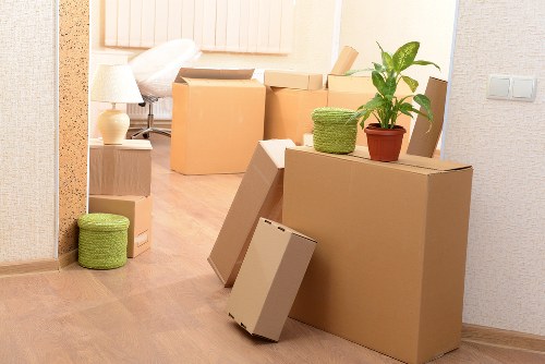 Local transfer station handling separated cardboard and plastics