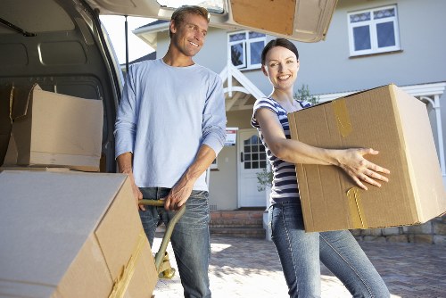 Crewshill family using mobile self storage during a house move